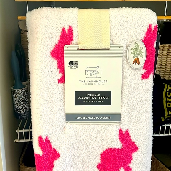 Tik tok viral  hot pink Easter bunny feather knit throw blanket - Picture 2 of 5